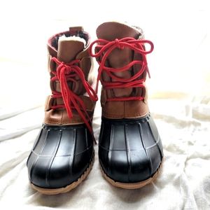 WOMENS DUCK BOOTS SZ 9
